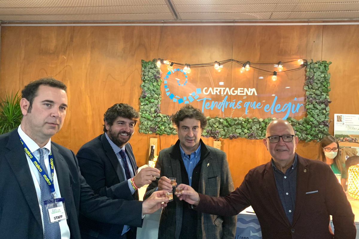 Sergio Gallego, Fernando López Miras, Pepe Rodríguez y Manuel Padín, brindando con el vino Tomás Ferro.