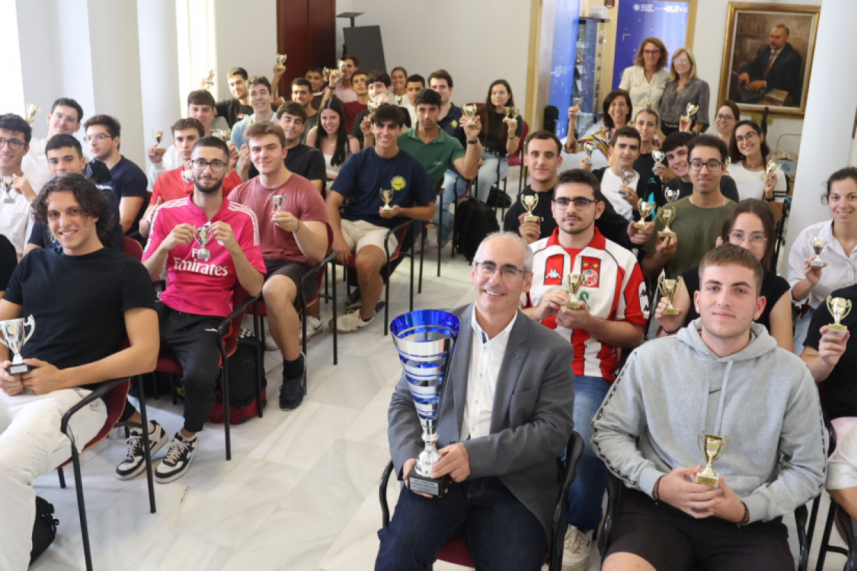 Los ganadores de las distintas modalidades, este jueves en el Rectorado.